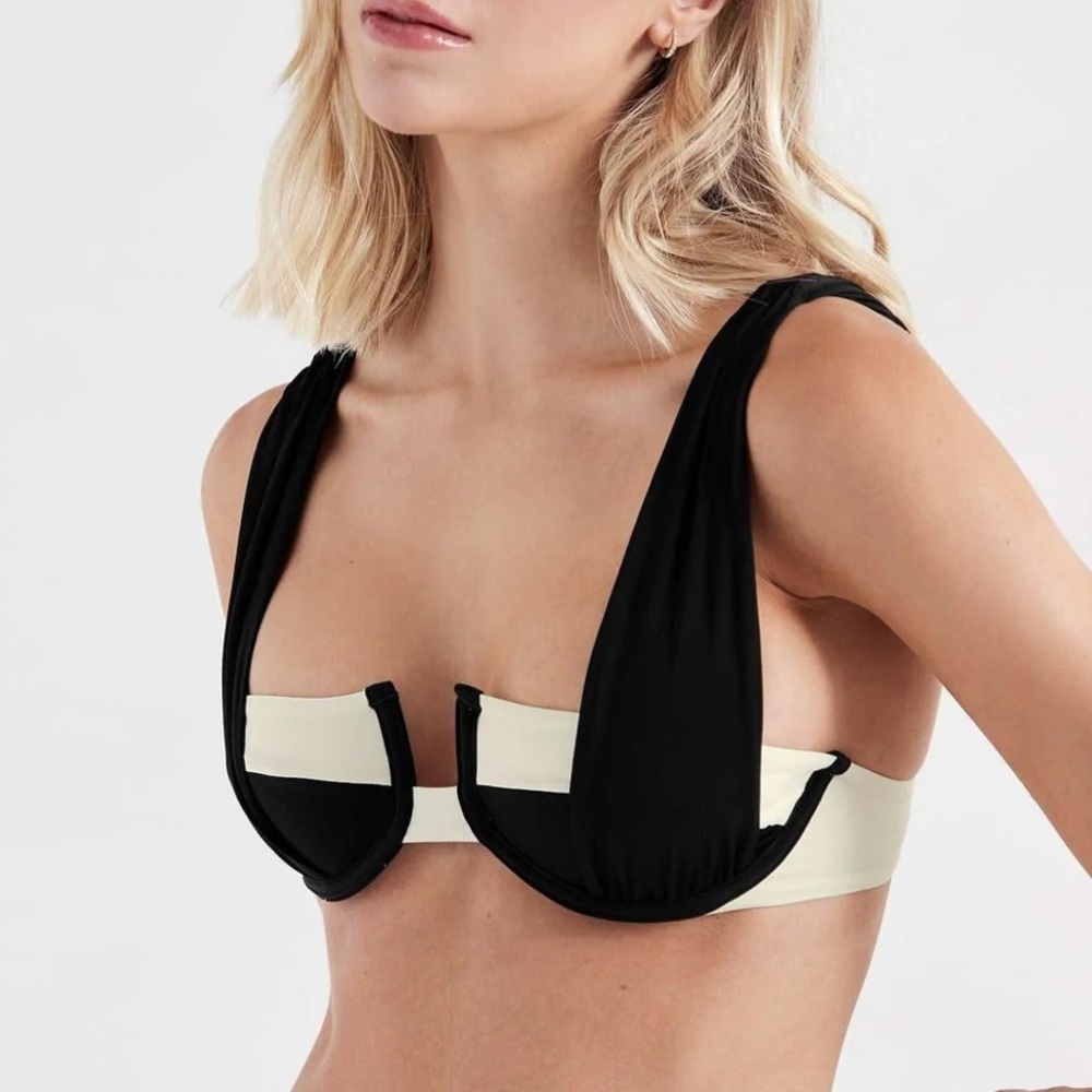 NWT Oneone bikini top